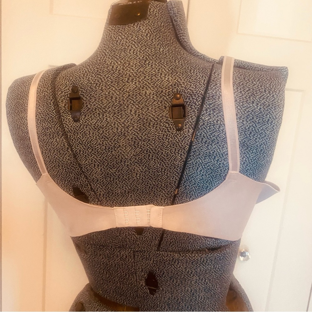 Warners side breast cover bra 38B - Picture 3 of 5